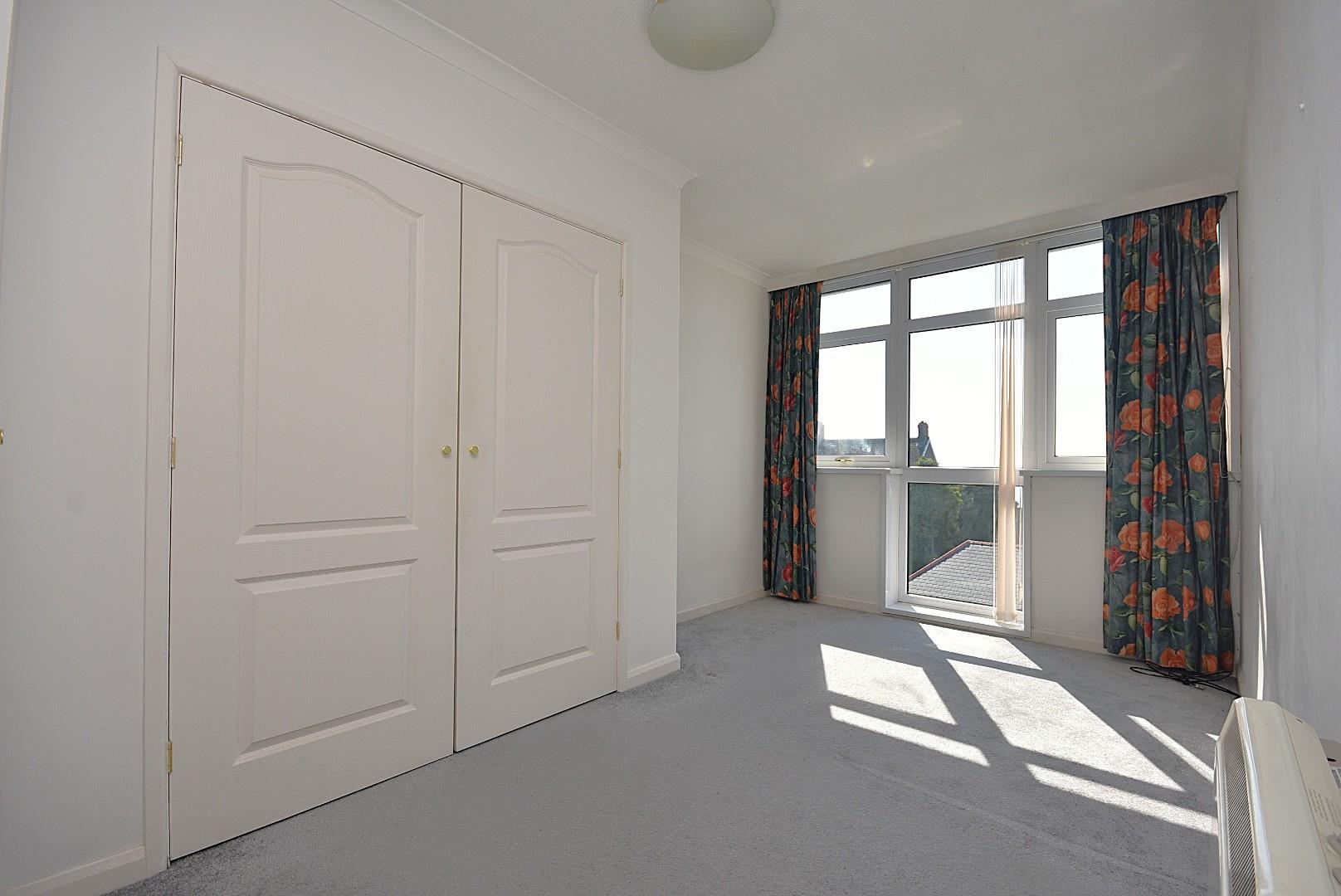 7 St. Nicholas House, Sea View Court, Bradford Place, Penarth, CF64 1AL